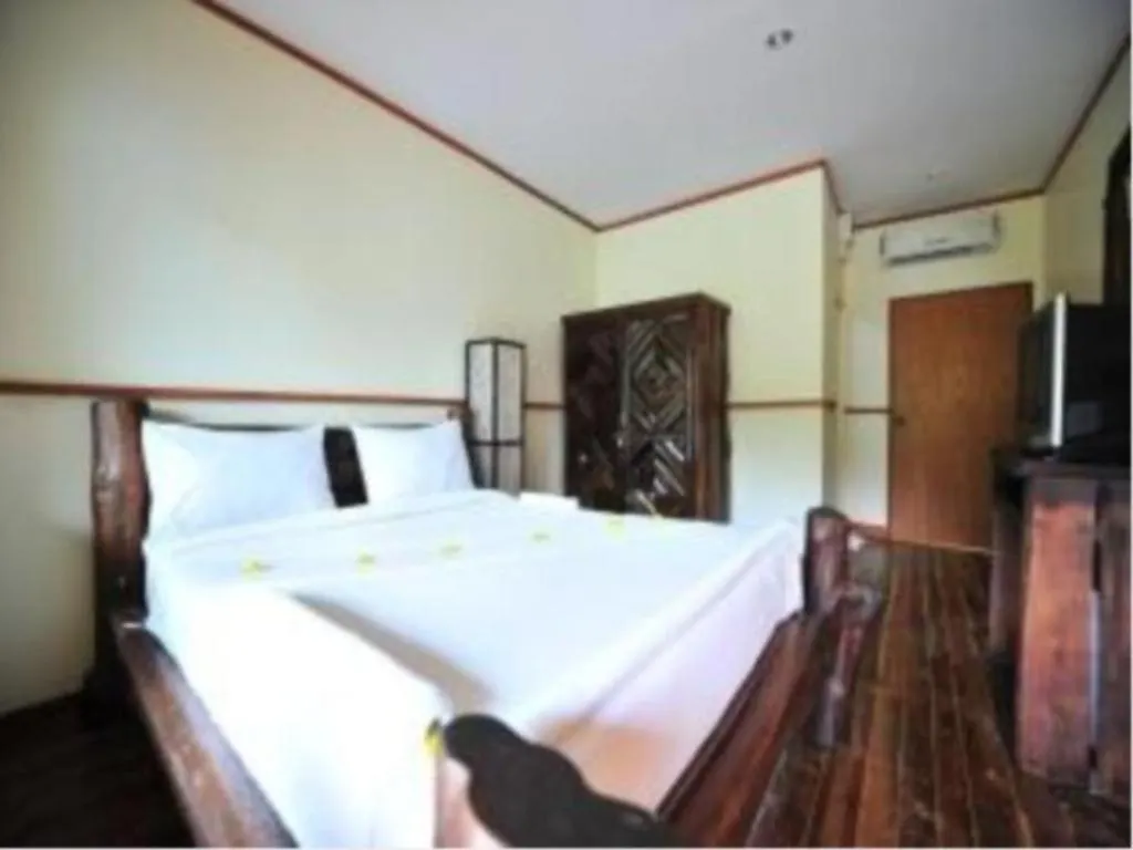Phuttachot Resort Ko Phi Phi 2*,  Thailand