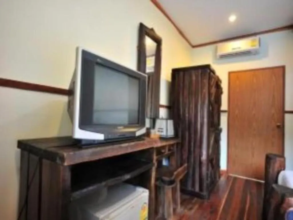 Phuttachot Resort Ko Phi Phi