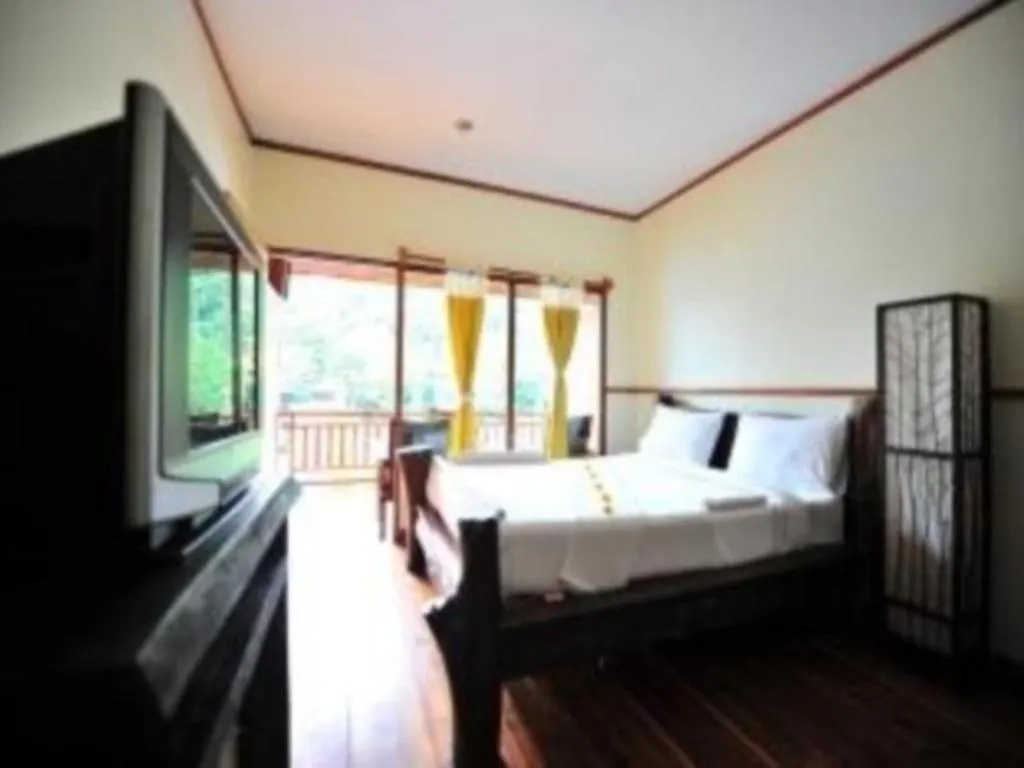 Phuttachot Resort Ko Phi Phi 2*,  Thailand