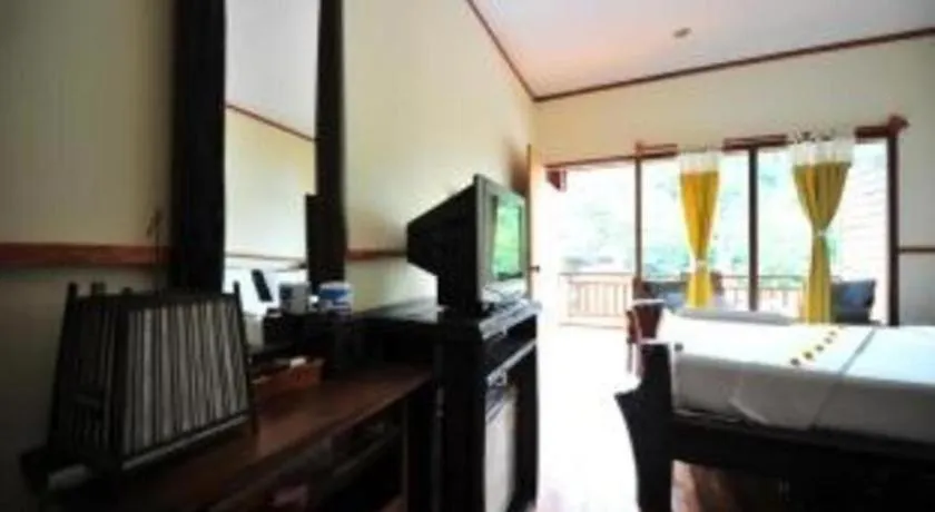Phuttachot Resort Ko Phi Phi