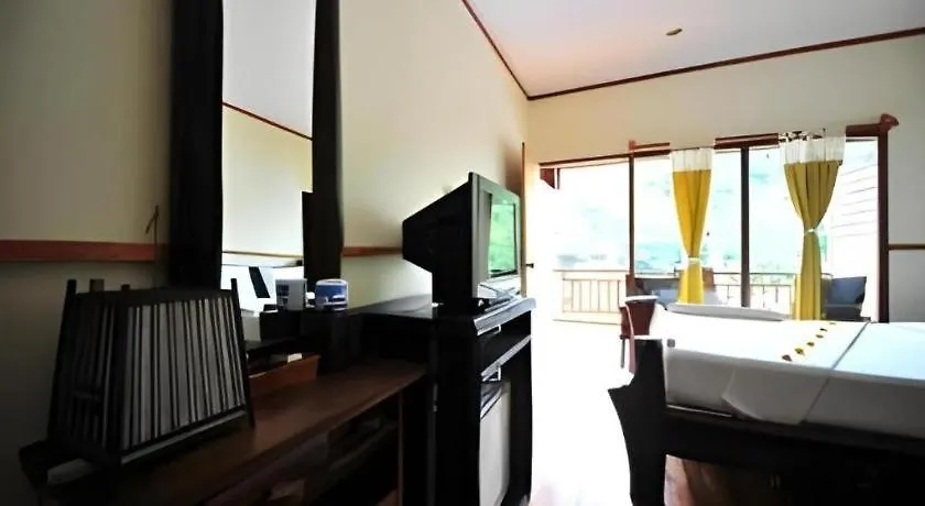 Phuttachot Resort Ko Phi Phi 2*,