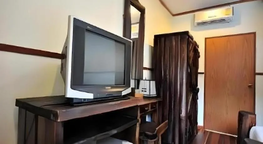 Phuttachot Resort Ko Phi Phi 2*,  Thailand